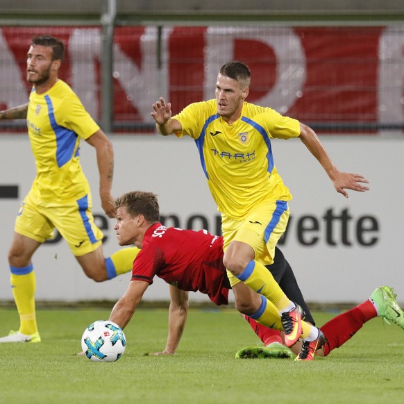 epa06113394 Freiburg&#039;s Florian Niederlechner (L) in action against Domzale&#039;s Ivan Firer (R) during the UEFA Europa League third qualifying round, first leg match between SC Freiburg and NK D ...
