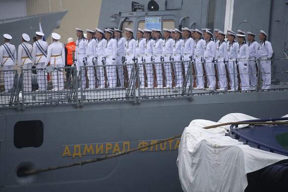 epa07518773 Sailors stand on the desk of the Russian Admiral Gorshkov (454), an Admiral Gorshkov-class frigate, as its guided into port for the upcoming 70th anniversary of the Chinese People&#039;s L ...
