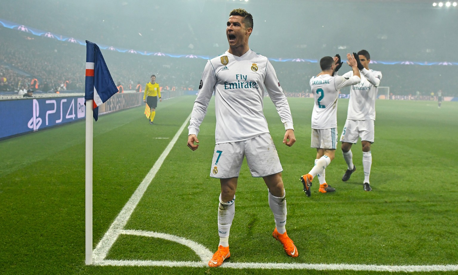 epa06585632 Real Madrid&#039;s Cristiano Ronaldo celebrates scoring during the UEFA Champions League round of 16 second leg soccer match between Paris Saint Germain (PSG) and Real Madrid in Paris, Fra ...
