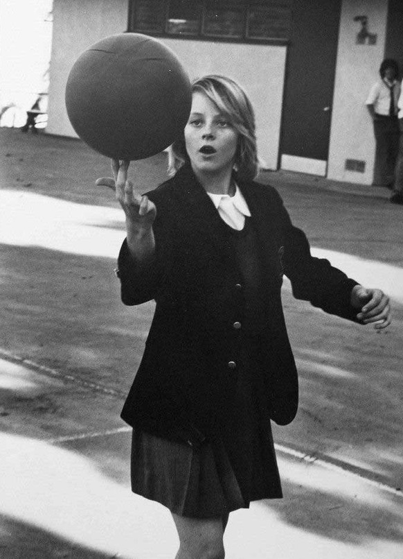 14 year old Jodie Foster showing off her basketball skills in her school uniform at Lycée Francais in Los Angeles 1976 http://rebrn.com/re/-year-old-jodie-foster-showing-off-her-basketball-skills-in-h ...