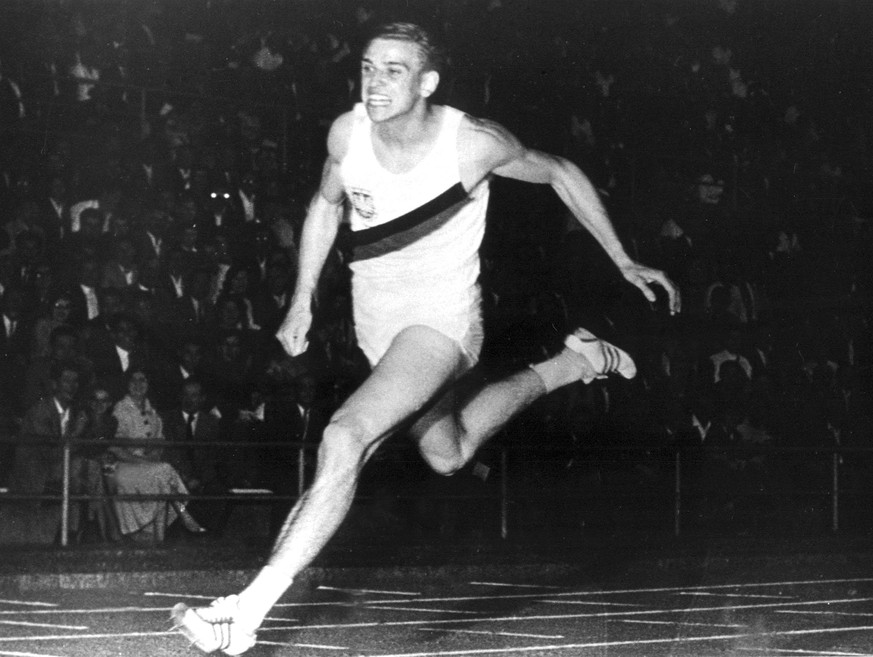 ARCHIVBILD ZUM KEYSTONE-SDA-TEXT ZU ARMIN HARY --- German sprinter Armin Hary during his second sprint at the Letzigrund Stadium in Zurich, Switzerland, on June 21, 1960. As the first race was annulle ...