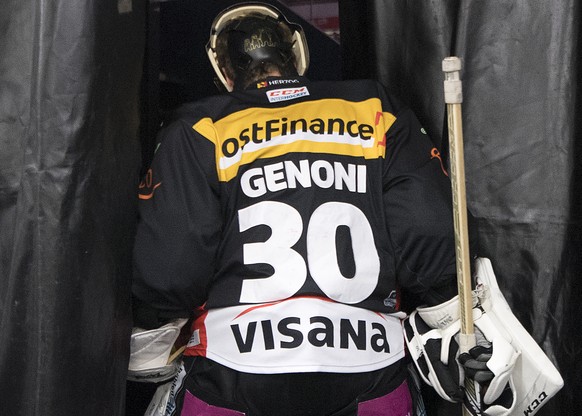 Bern Goalie Leonardo Genoni ist fotografiert beim Eishockey Meisterschaftsspiel der National League zwischen den SC Bern und dem HC Lugano, am Samstag, 16. September 2017, in der Postfinance Arena in  ...
