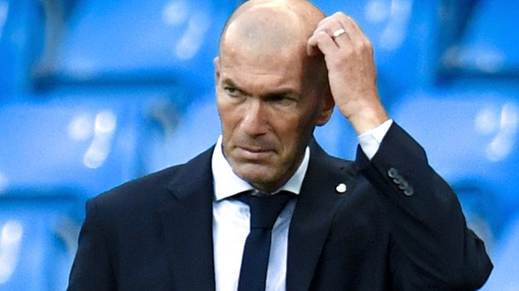 epa08590477 Real Madrid&#039;s head coach Zinedine Zidane reacts during the UEFA Champions League Round of 16 second leg soccer match between Manchester City and Real Madrid in Manchester, Britain, 07 ...