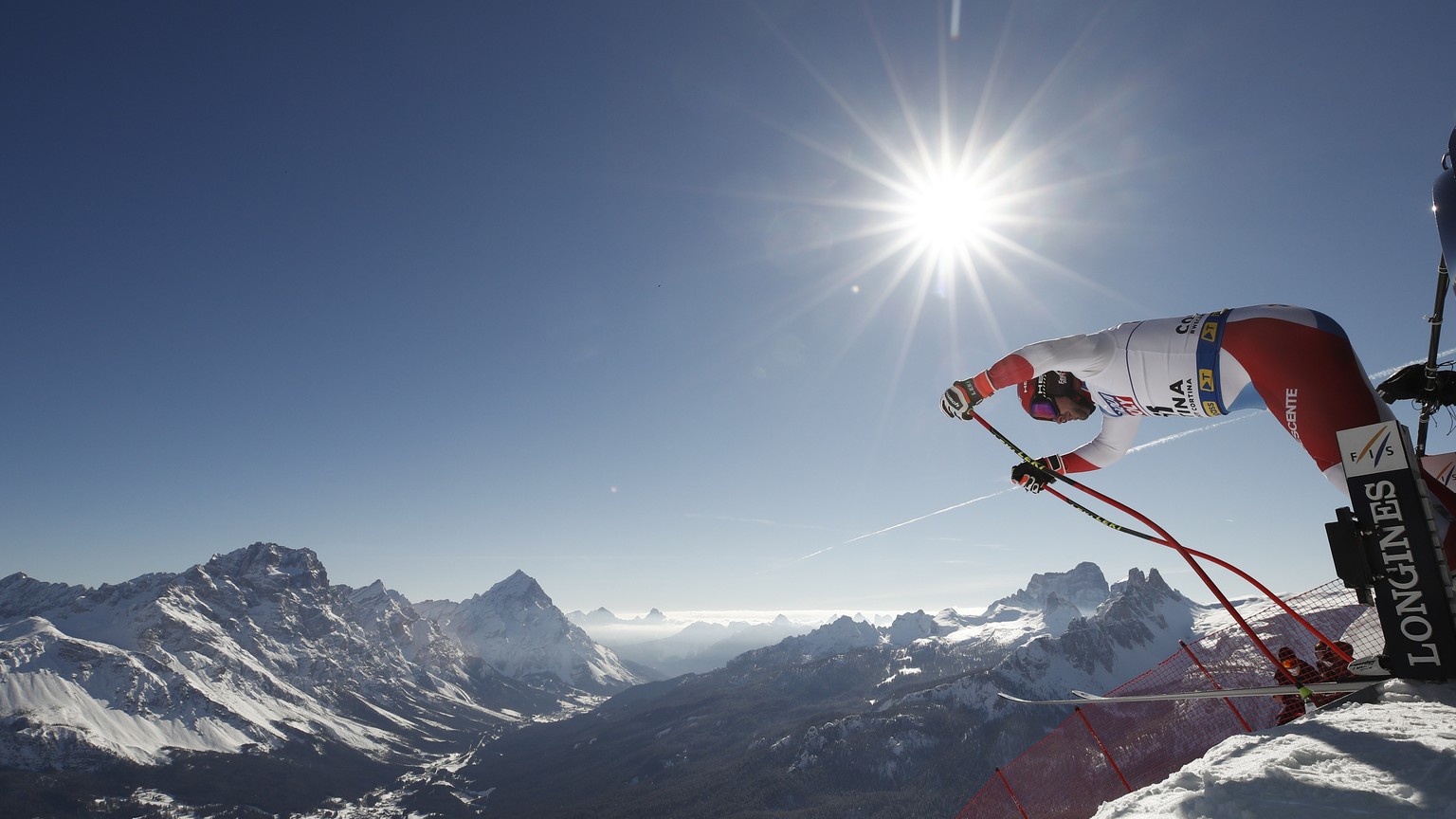 Switzerland&#039;s Beat Feuz starts a men&#039;s downhill training, at the alpine ski World Championships, in Cortina d&#039;Ampezzo, Italy, Friday, Feb. 12, 2021. (AP Photo/Gabriele Facciotti)