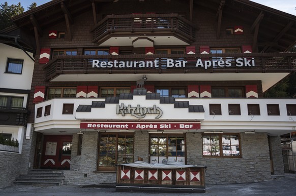 epa08758542 An outside view of the closed Apres-Ski-Bar Kitzloch in the Tyrolean winter sports town Ischgl, Austria, 19 October 2020 (issued 20 October 2020). The Tyrolean ski resort Ischgl will start ...