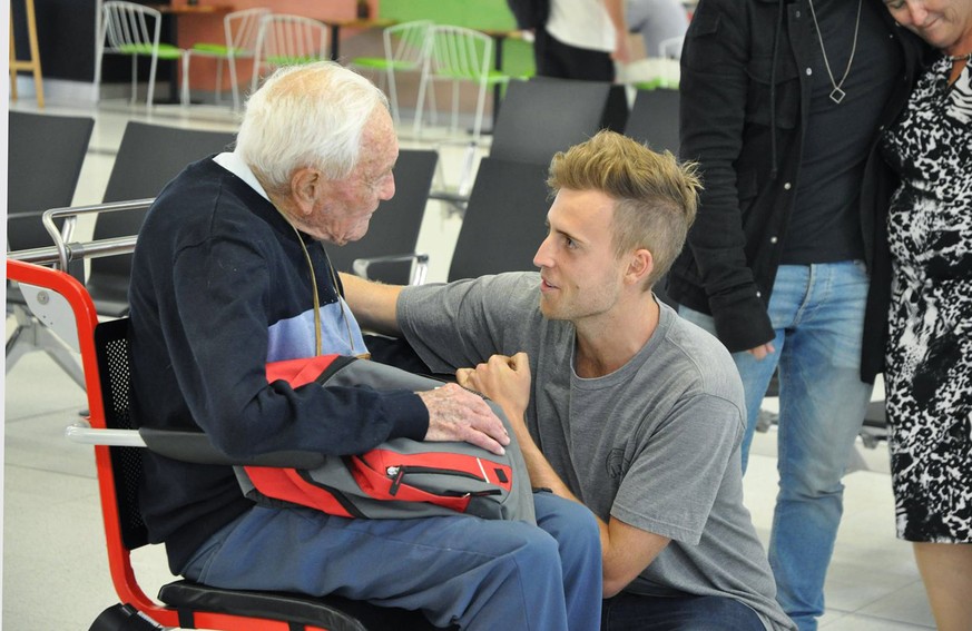 epa06706097 Australian scientist Professor David Goodall (L) farewells his grandson at Perth Airport, Perth, Western Australia, Australia, 02 May 2018. The 104-year-old is travelling to Switzerland wh ...