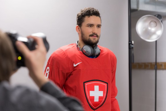 Hockeynationalspieler Vincent Praplan wurde am 29. November 2017 im Rahmen der neuen Olympia Kampagne für Panasonic in der Swiss Arena in Kloten fotografiert. (PPR/Dominik Baur)