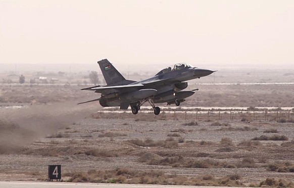 In Jordanien hebt ein Kampfjet ab.