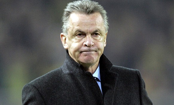 Munich&#039;s coach Ottmar Hitzfeld reacts during the German first division Bundesliga soccer match between Borussia Dortmund and Bayern Munich in Dortmund, Germany, on Sunday Oct.28,2007. (AP Photo/F ...