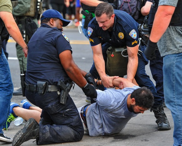 100 Demonstranten wurden bei Protesten in Baton Rouge am Sonntag verhaftet.