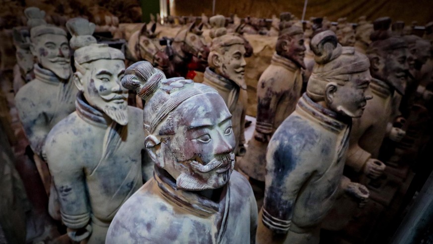 epa06286676 The Terracotta Army, the famous statuary group who symbolically guarded the mausoleum of the first Chinese Emperor Qin Shi Huangdi, is on display inside the sixteenth-century Basilica dell ...