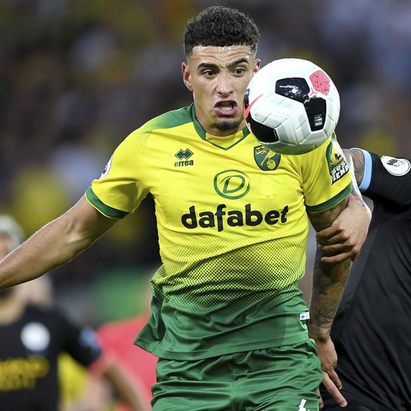 Norwich City&#039;s Ben Godfrey, left, and Manchester City&#039;s Gabriel Jesus battle for the ball during the English Premier League soccer match between Norwich City and Manchester City at Carrow Ro ...