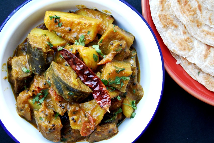 Gujarati Ringan batata nu shaak
Spicy Aubergine and potato curry
kartoffel vegetarisch vegi essen food kochen indisch indien
https://twitter.com/cookinacurry/status/1003709218560462848