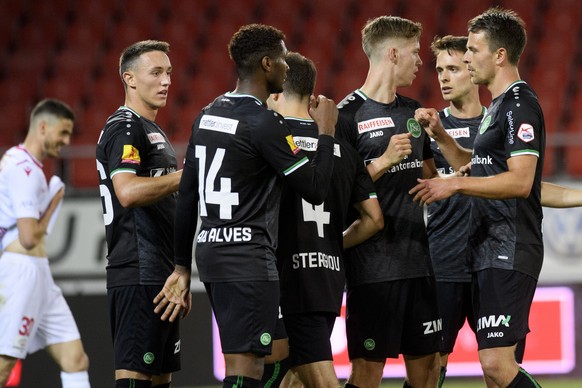 St. Gallen&#039;s players celebrate the victory after the first Super League soccer match after the Coronavirus lockdown, between FC Sion and Sankt-Gallen, at the Stade de Tourbillon in Sion, Switzerl ...