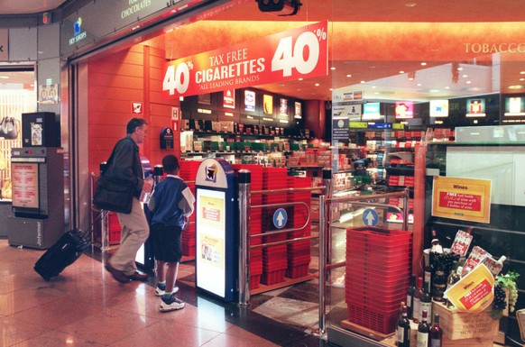 Airline passengers take advantage of a duty free shop at Brussels International Airport Wednesday, June 30 1999, the last day passengers travelling within the EU countries can shop duty free. The deci ...