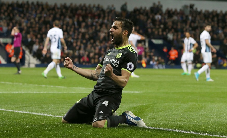 epa05960384 Chelsea&#039;s Cesc Fabregas celebrates after teammate Michy Batshuayi (unseen) scored the 1-0 lead during the English Premier League soccer match between West Bromwich Albion and Chelsea  ...