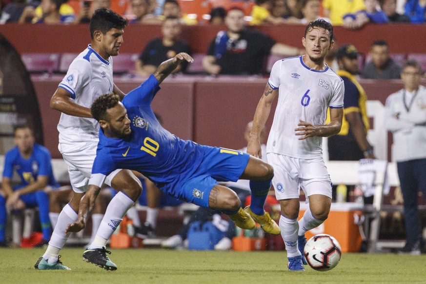 epa07013689 Brazil&#039;s Neymar Jr. (C) in action against El Salvador&#039;s Narciso Orellana (R) and Ibsen Castro (L) during their friendly match at FedEx Field in Landover, Maryland, USA, 11 Septem ...