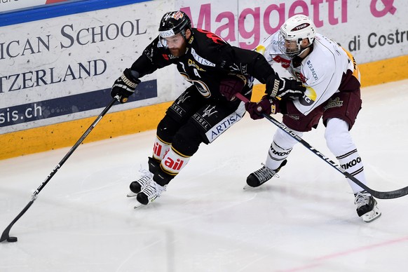 Lugano&#039;s player Julien Vauclair left, fights for the puck with Servette&#039;s player Daniel Winnik, right, during the preliminary round game of National League Swiss Championship 2018/19 between ...