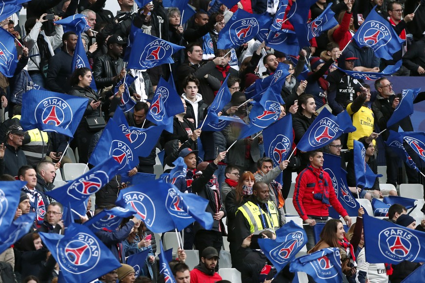 epa07532764 PSG fans cheer prior to the Coupe de France soccer final match between Stade Rennais and Paris Saint Germain, in Saint-Denis near Paris, France, 27 April 2019. EPA/IAN LANGSDON
