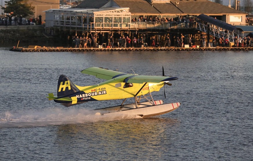 epa08063318 A handout photo made available by Harbour Air Group shows the first flight of World&#039;s First Commercial Electric Airplane in Vancouver, Canada, 10 December 2019 (issued 11 December 201 ...