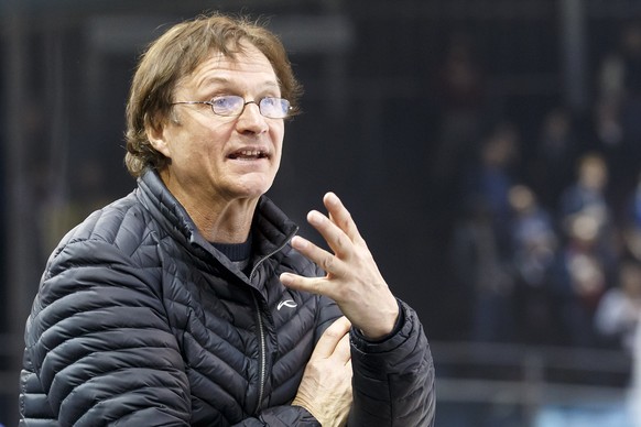 Davos&#039; Head coach Arno Del Curto gestures, during the Swiss Ice Hockey Cup quarter final game between Geneve-Servette HC and HC Davos, at the ice stadium Les Vernets, in Geneva, Switzerland, Tues ...
