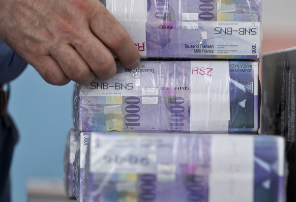 Bundles of bank notes at the Canton Bank of Zurich ZKB in Zurich, Switzerland, pictured on August 8, 2011. (KEYSTONE/Martin Ruetschi) 

Banknoten in der Zuercher Kantonalbank in Zuerich, aufgenommen a ...