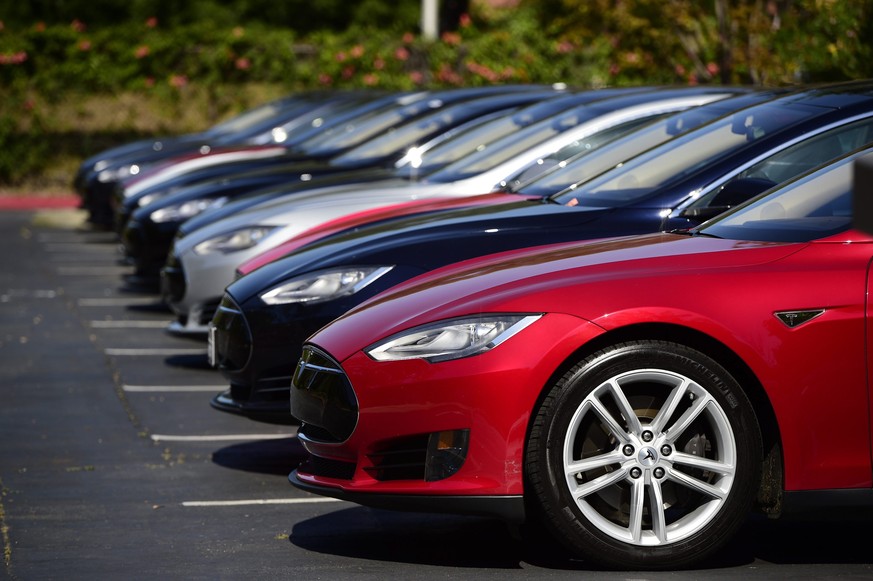 Rund 10'000 Autos hat Tesla im vergangenen Quartal ausgeliefert.