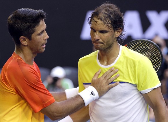 Niedergekämpft: Ein enttäuschter Nadal gratuliert seinem Landsmann.&nbsp;