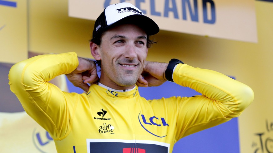 epa04832471 Trek Factory Racing team rider Fabian Cancellara of Switzerland celebrates on the podium wearing the overall leader&#039;s yellow jersey following the 2nd stage of the 102nd edition of the ...