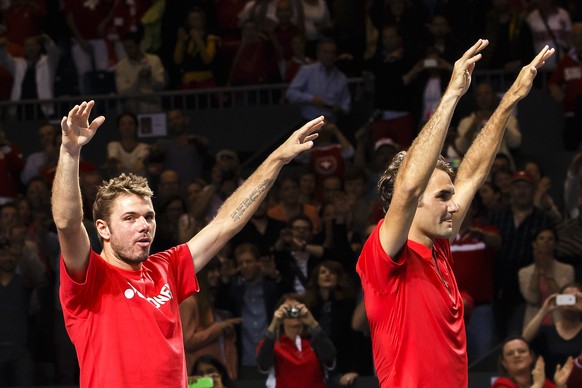 Wawrinka und Federer nach dem hart erkämpften Viertelfinal-Sieg über Kasachstan.