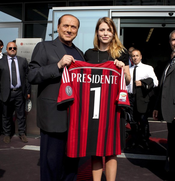 epa04242672 Former Italian Prime Minister and AC Milan owner Silvio Berlusconi (L) poses with his daughter and CEO of AC Milan Barbara Berlusconi at the club&#039;s new headquarters in Milan, Italy, 0 ...