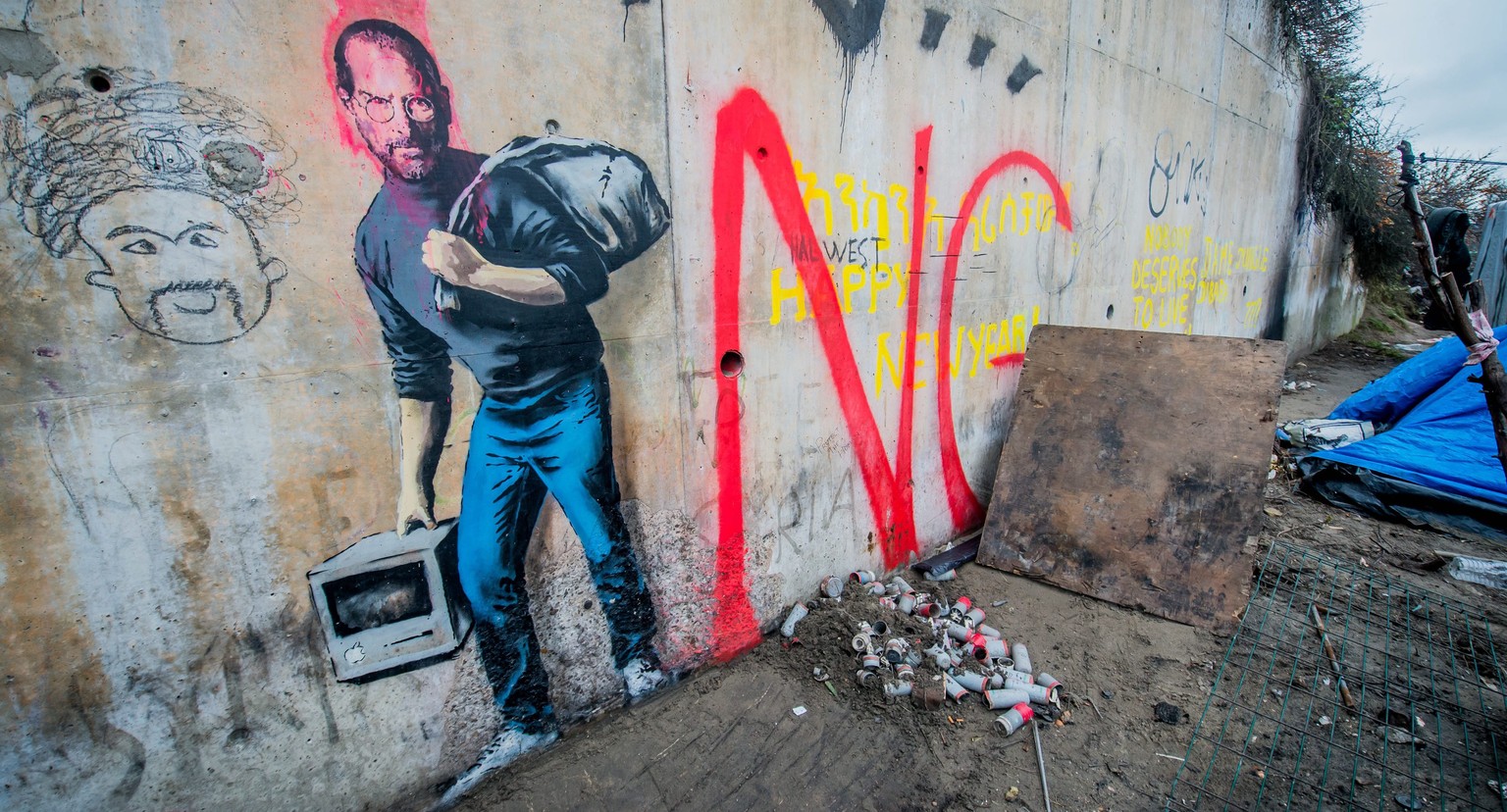 epa05080941 A tag of the artist Banksy representative Steve Jobs in the camp called &#039;The Jungle&#039; in the port of Calais, France, 25 December 2015. By this Banksy tag means that Steve Jobs was ...