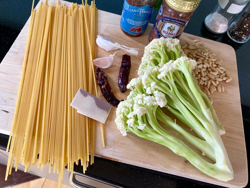 schaut mal wie oft ich diese fucking bilder uploaden musste bis sie endlich klein genug für unser fucking bilder tool waren fioretti blumenkohl spaghetti sizilien kochen essen food