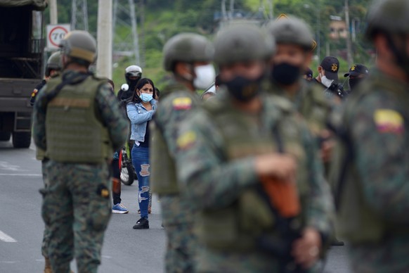 epaselect epa09032559 Military cordon off the Zonal 8 Deprivation of Liberty Center as relatives of the inmates await information, during a riot, in Guayaquil, Ecuador, 23 February 2021. More than 50  ...