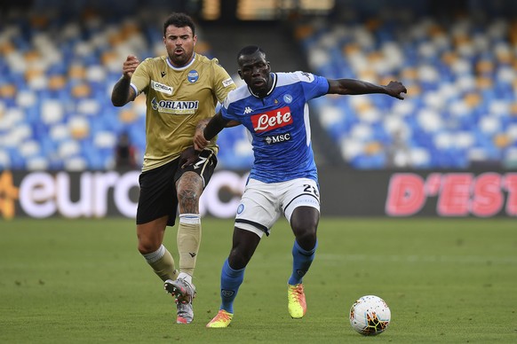 Napoli&#039;s Kalidou Koulibaly, right, competes for the ball with SPAL&#039;s Andrea Petagna during the Serie A soccer match between Napoli and SPAL, at the San Paolo Stadium in Naples, Italy, Sunday ...