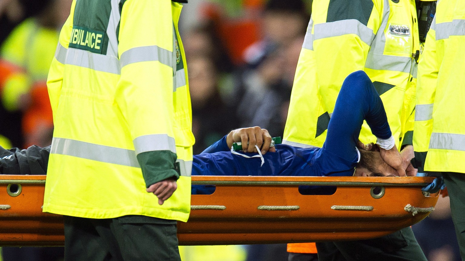 epa07970194 Everton&#039;s Andre Gomes (bottom) is stretchered off the pitch after being injured during the English Premier League soccer match between Everton FC and Tottenham Hotspur at the Goodison ...