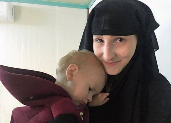 Leonora mit ihrem Kind, das sie mit einem deutschen Islamisten in Syrien gezeugt hat.