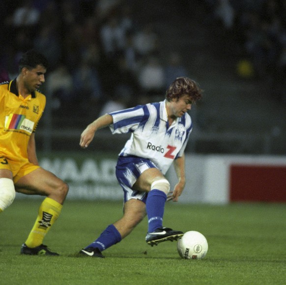 Der schwedische Nationalspieler Thomas Brolin, rechts, bei Leeds United in England unter Vertrag, spielt am 4. September 1996 als Ausleih-Spieler mit der Nummer Dreissig beim FC Zuerich im Nationallig ...