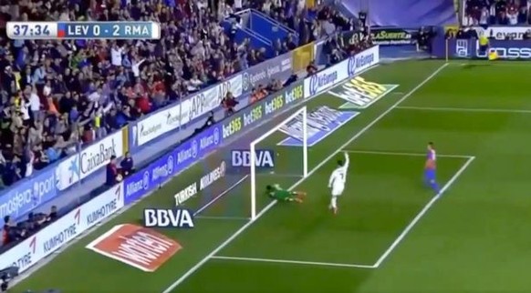 LaLiga-Spiel gegen Levante 2016: Ronaldo hebt beim Tor von&nbsp;Borja Mayoral den Arm.