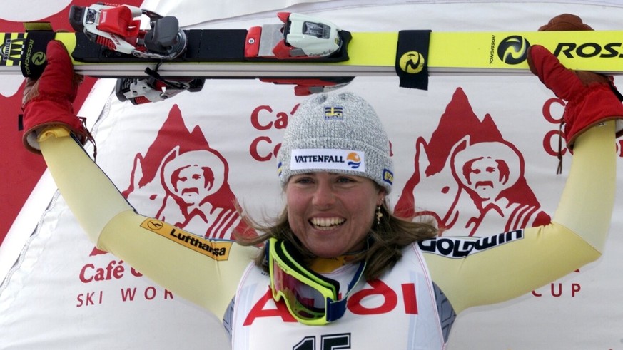 Womens Downhill World Cup Race, December 18, 1999, at St. Moritz (Switzerland). The Winner of Todays Race , Pernilla Wiberg from Sweden on the Podium. (KEYSTONE/Karl Mathis) === ELECTRONIC IMAGE ===