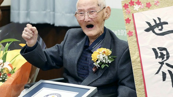 Chitetsu Watanabe, 112, poses next to the calligraphy he wrote after being awarded as the world&#039;s oldest living male by Guinness World Records, in Joetsu, Niigata prefecture, northern Japan Wedne ...
