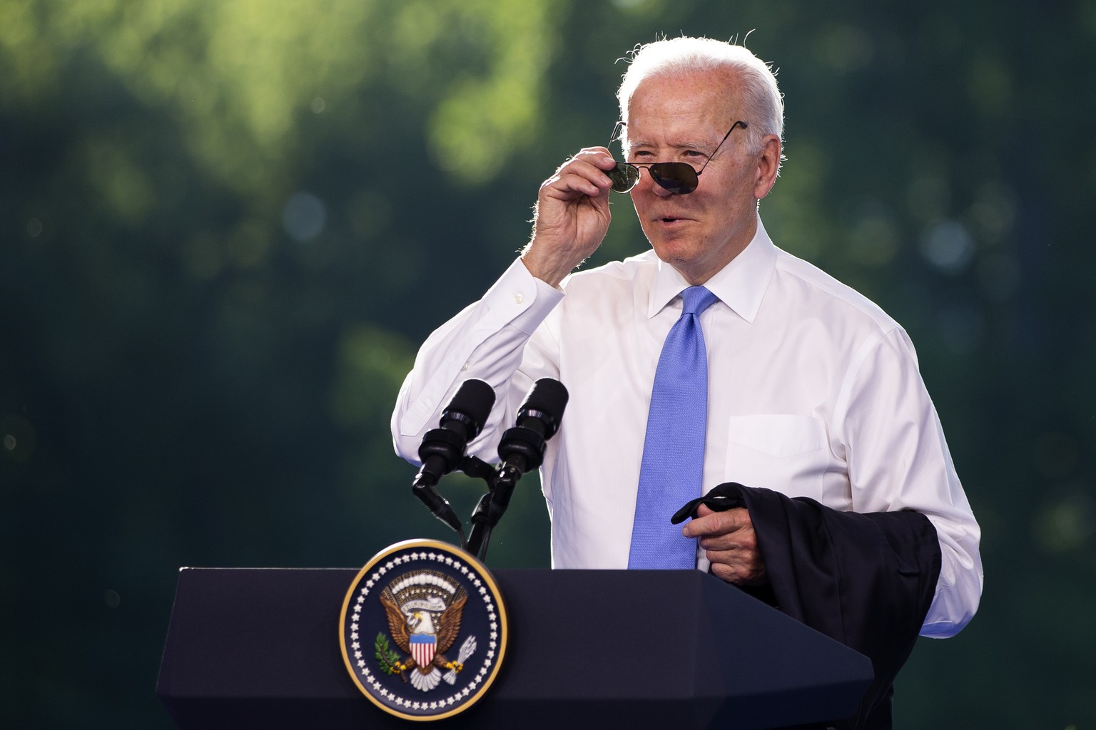 US president Joe Biden puts on his sunglasses at the end of his closing press conference during the US - Russia summit in Geneva, Switzerland, Wednesday, June 16, 2021. (Peter Klaunzer/Keystone via AP ...