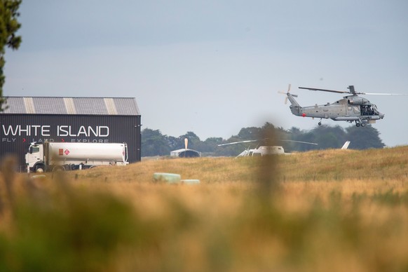epa08067155 A military helicopter departs Whakatane airport during a recovery operation to retrieve the remaining bodies on White Island following it&#039;s eruption on Monday, in Whakatane, New Zeala ...