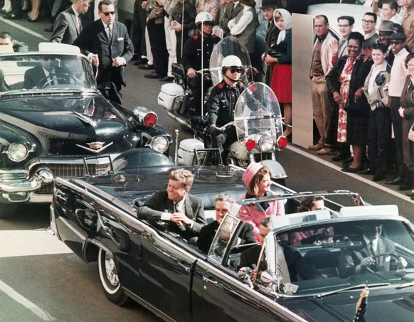 FILE - In this Nov. 22, 1963 file photo, President John F. Kennedy&#039;s motorcade travels through Dallas. (AP Photo/PRNewsFoto/Newseum, File) THIS CONTENT IS PROVIDED BY PRNewsfoto and is for EDITOR ...