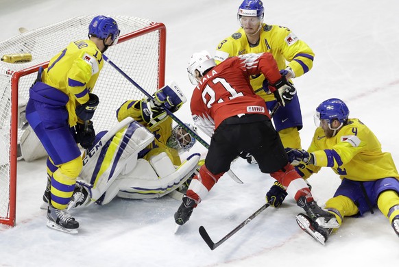 Sweden&#039;s goalie Anders Nilsson makes a save against Switzerland&#039;s Kevin Fiala during the Ice Hockey World Championships final match between Sweden and Switzerland at the Royal arena in Copen ...
