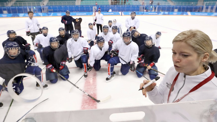 epa06504077 Sarah Murray (R), head coach of the joint Korean women&#039;s Olympic hockey team, coaches the team at a practice session at Kwandong Hockey Centre in Gangneung, Gangwon Province, South Ko ...