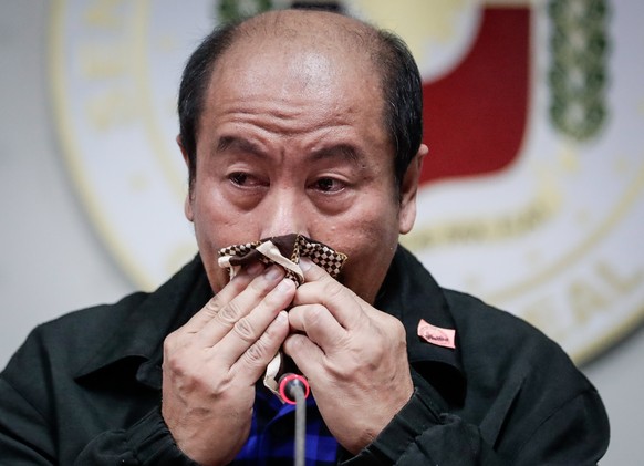 epa05804834 Philippine National Police (PNP) SP03 Arthur Lascanas wipes his eyes during a press conference at the Philippine Senate in Pasay City, south of Manila, Philippines, 20 February 2017. Lasca ...