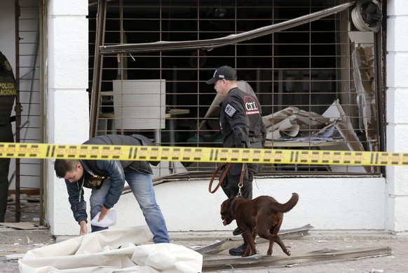 Aufräumen nach der Explosion in der kolumbianischen Hauptstadt Bogotá.