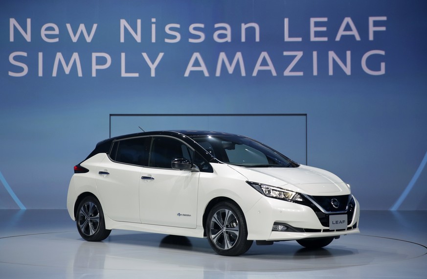 epa06186835 Nissan Motor Corp. unveils its new electric vehicle &#039;LEAF&#039; during the world premiere at Makuhari Messe in Chiba, east of of Tokyo, Japan, 06 September 2017. The vehicle will be a ...