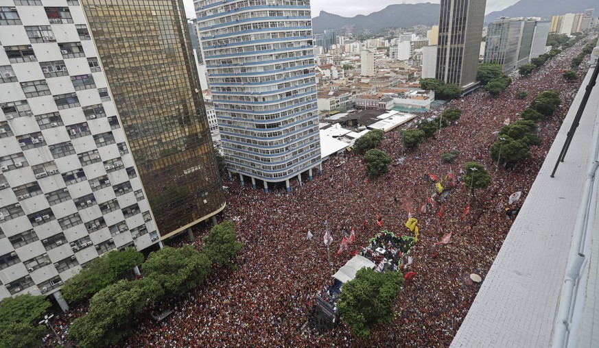 Players of Brazil&#039;s Flamengo parade at their arrival in Rio de Janeiro, Brazil, Sunday, Nov. 24, 2019. Flamengo overcame Argentina&#039;s River Plate 2-1 in the Copa Libertadores final match on S ...